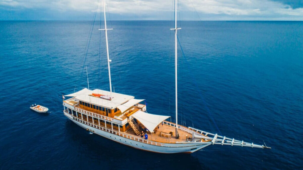 Fenides Liveaboard - Luxury Travel